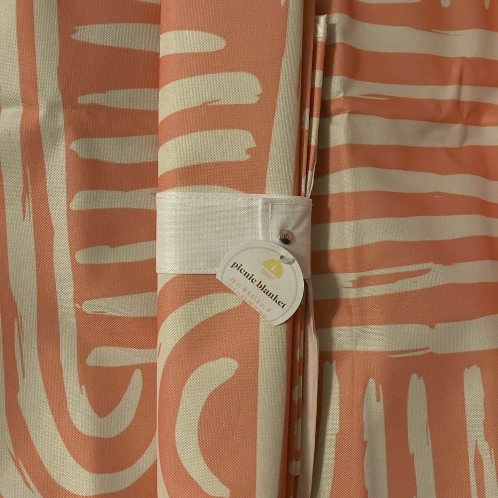 NWT!! Waterproof Pink Picnic Blanket